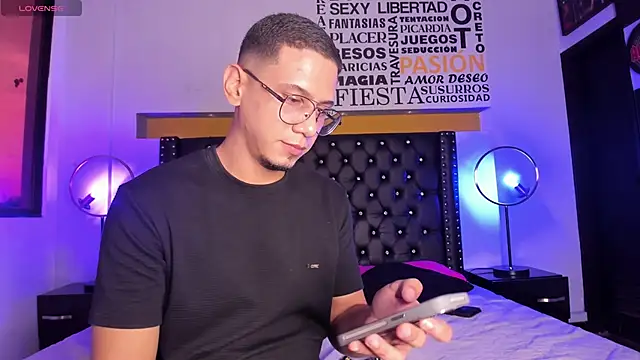 Snapshot of JoshMillerr_ chatting on 03-20-25, 09:35 JoshMillerr online show from 03-20-25, 09:35