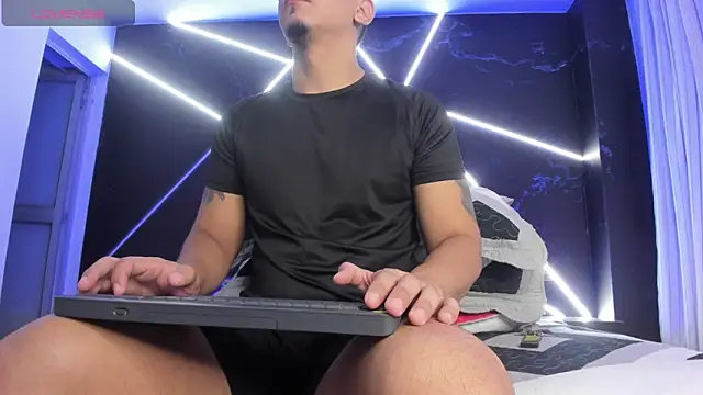 Snapshot of JoshMillerr_ chatting on 09-15-25, 03:50 JoshMillerr online show from 09-15-25, 03:50