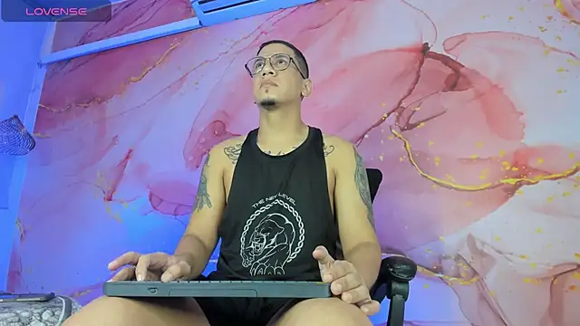 Snapshot of JoshMillerr_ chatting on 11-08-25, 02:45 JoshMillerr online show from 11-08-25, 02:45