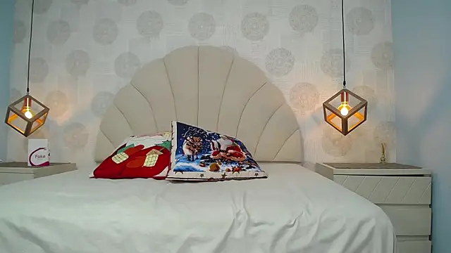 Snapshot of GIANNABONET chatting on 12-28-24, 10:23 GIANNABONET online show from 12-28-24, 10:23