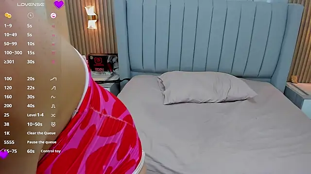 Snapshot of GIANNABONET chatting on 02-15-25, 10:31 GIANNABONET online show from 02-15-25, 10:31