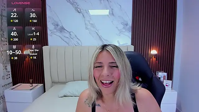 Snapshot of GIANNABONET chatting on 03-07-25, 07:05 GIANNABONET online show from 03-07-25, 07:05