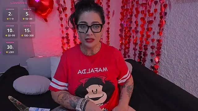 Snapshot of poisson_ivy chatting on 02-14-25, 10:38 poisson ivy online show from 02-14-25, 10:38