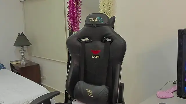 Snapshot of poisson_ivy chatting on 03-07-25, 04:13 poisson ivy online show from 03-07-25, 04:13