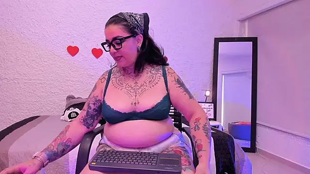 Snapshot of poisson_ivy chatting on 09-10-25, 08:20 poisson ivy online show from 09-10-25, 08:20