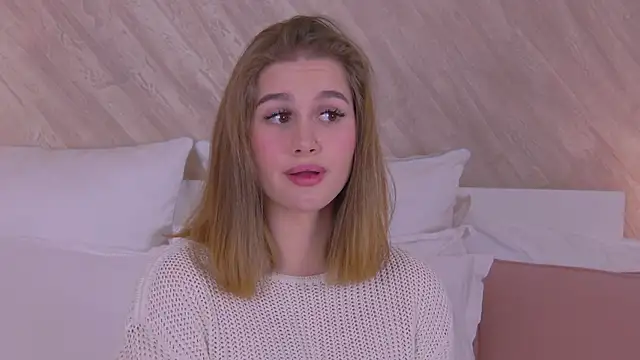 Snapshot of EllieHayes chatting on 12-16-24, 03:54 EllieHayes online show from 12-16-24, 03:54