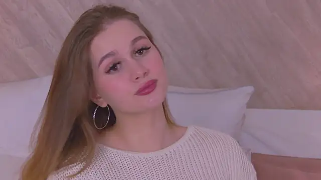 Snapshot of EllieHayes chatting on 12-26-24, 02:59 EllieHayes online show from 12-26-24, 02:59