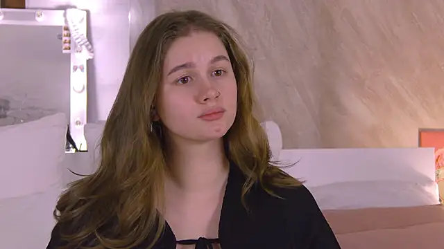 EllieHayes online show from 02-04-26, 07:42