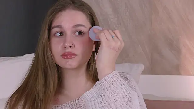 EllieHayes online show from 04-10-26, 10:14