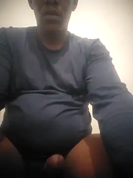 Snapshot of zuludog chatting on 06-04-26, 02:50 zuludog online show from 06-04-26, 02:50