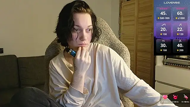 Snapshot of esajukyy chatting on 02-21-26, 02:40 esajukyy online show from 02-21-26, 02:40