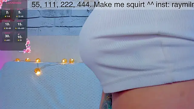 Snapshot of AliceMilman chatting on 12-10-24, 01:11 AliceMilman online show from 12-10-24, 01:11