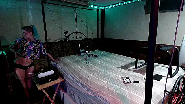 Snapshot of Stonermama666420 chatting on 10-16-25, 03:51 Stonermama666420 online show from 10-16-25, 03:51