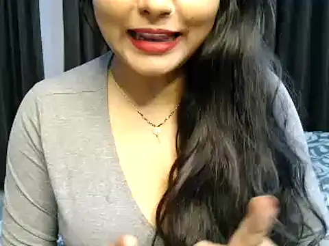 Snapshot of Hritvika chatting on 12-17-25, 04:35 Hritvika online show from 12-17-25, 04:35