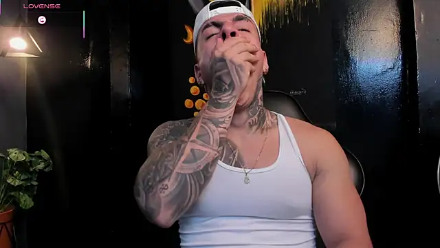 Flynn Riider online show from 12-22-25, 05:32