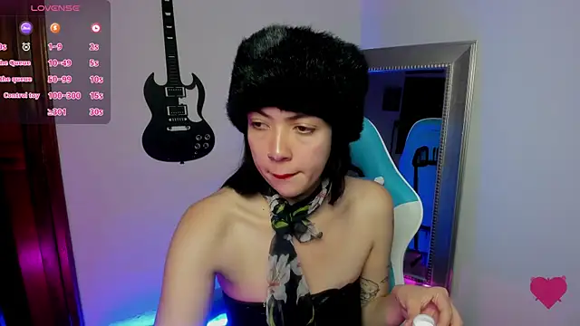 Aurora Hotson online show from 01-07-25, 01:06