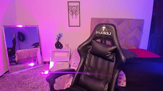 Snapshot of Aurora_Hotson chatting on 01-14-25, 07:27 Aurora Hotson online show from 01-14-25, 07:27