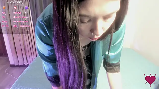 Aurora Hotson online show from 01-28-25, 07:22