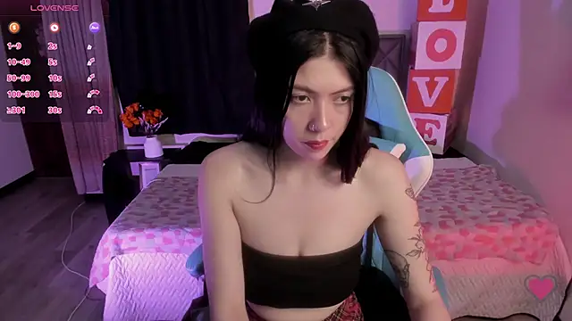 Aurora Hotson online show from 02-07-25, 01:04