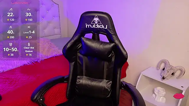 Snapshot of Aurora_Hotson chatting on 11-23-25, 11:15 Aurora Hotson online show from 11-23-25, 11:15