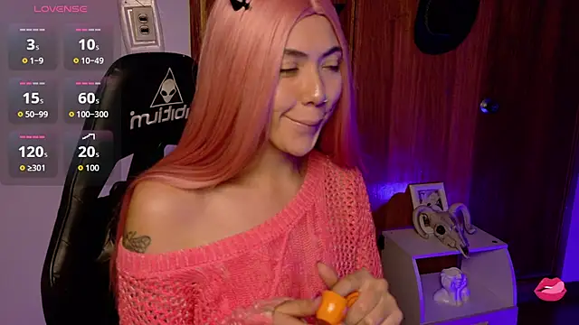 Snapshot of Aurora_Hotson chatting on 11-25-25, 12:54 Aurora Hotson online show from 11-25-25, 12:54