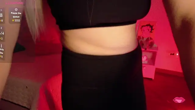 Snapshot of Aurora_Hotson chatting on 11-30-25, 12:58 Aurora Hotson online show from 11-30-25, 12:58