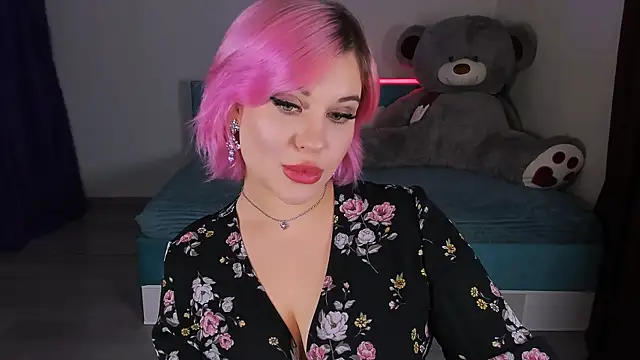 Snapshot of evaharve chatting on 12-11-24, 12:44 evaharve online show from 12-11-24, 12:44