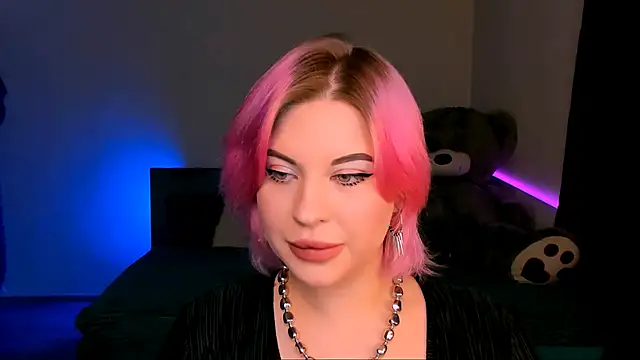 Snapshot of evaharve chatting on 01-12-25, 10:43 evaharve online show from 01-12-25, 10:43