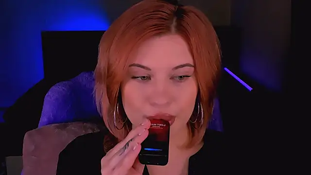 Snapshot of evaharve chatting on 10-11-25, 06:12 evaharve online show from 10-11-25, 06:12