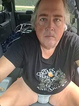 Snapshot of Bus310A chatting on 09-23-25, 03:26 Bus310A online show from 09-23-25, 03:26