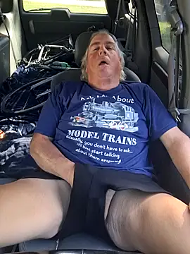 Snapshot of Bus310A chatting on 09-29-25, 04:01 Bus310A online show from 09-29-25, 04:01