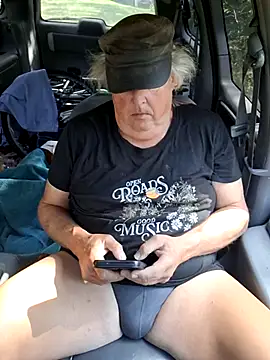 Snapshot of Bus310A chatting on 10-07-25, 04:15 Bus310A online show from 10-07-25, 04:15