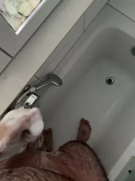 Snapshot of Loco42- chatting on 12-19-24, 01:07 Loco42- online show from 12-19-24, 01:07