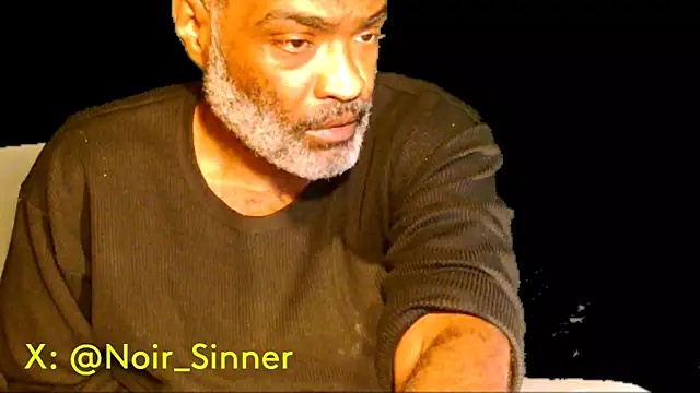 Snapshot of sinnernoir chatting on 11-26-25, 03:40 sinnernoir online show from 11-26-25, 03:40