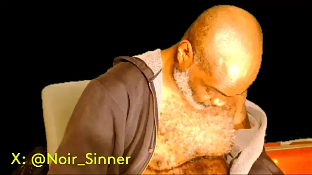 Snapshot of sinnernoir chatting on 12-04-25, 08:34 sinnernoir online show from 12-04-25, 08:34