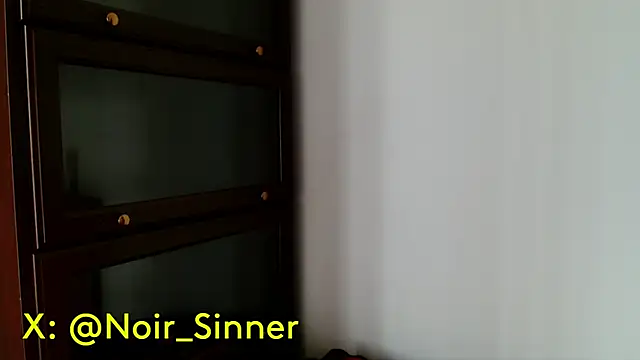 Snapshot of sinnernoir chatting on 04-30-26, 12:00 sinnernoir online show from 04-30-26, 12:00