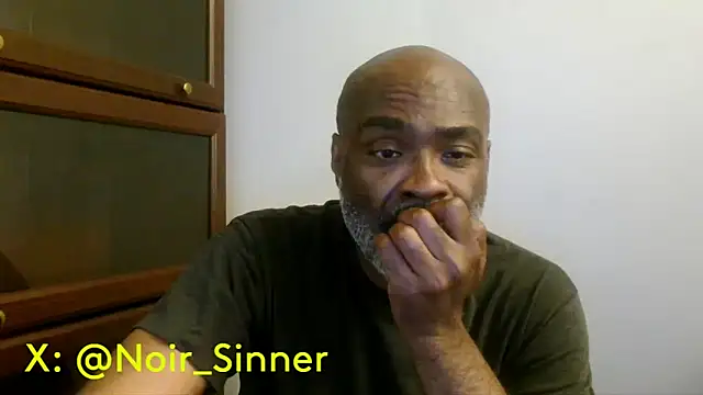 Snapshot of sinnernoir chatting on 05-10-26, 12:05 sinnernoir online show from 05-10-26, 12:05