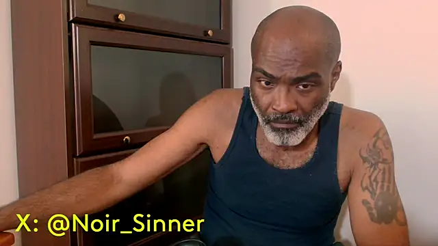 Snapshot of sinnernoir chatting on 05-13-26, 11:33 sinnernoir online show from 05-13-26, 11:33
