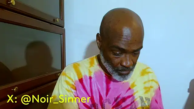 Snapshot of sinnernoir chatting on 05-19-26, 01:22 sinnernoir online show from 05-19-26, 01:22