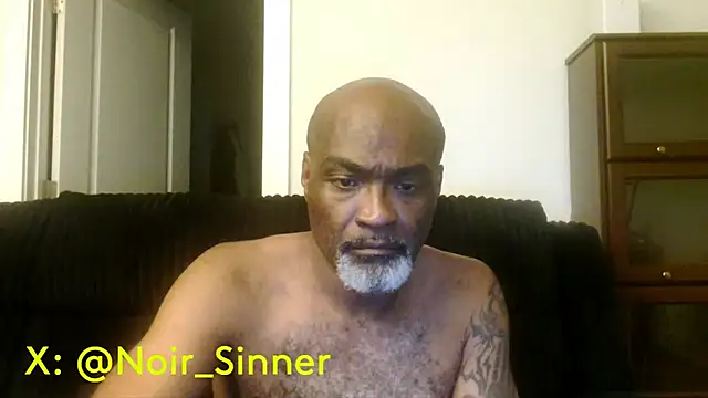 Snapshot of sinnernoir chatting on 05-30-26, 04:53 sinnernoir online show from 05-30-26, 04:53