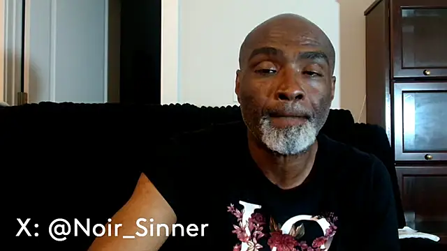 Snapshot of sinnernoir chatting on 06-05-26, 03:24 sinnernoir online show from 06-05-26, 03:24
