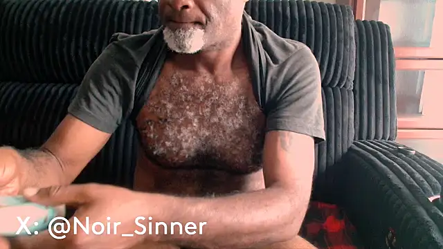 Snapshot of sinnernoir chatting on 06-10-26, 12:48 sinnernoir online show from 06-10-26, 12:48