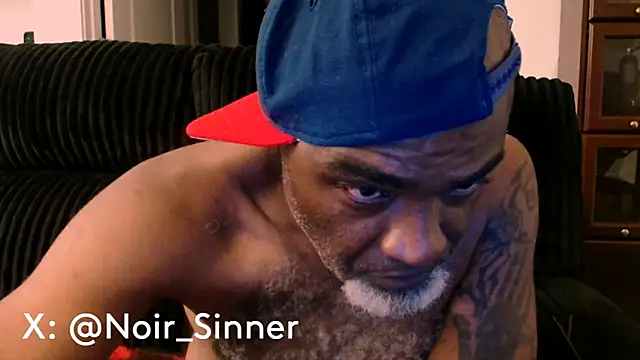 Snapshot of sinnernoir chatting on 06-12-26, 02:32 sinnernoir online show from 06-12-26, 02:32
