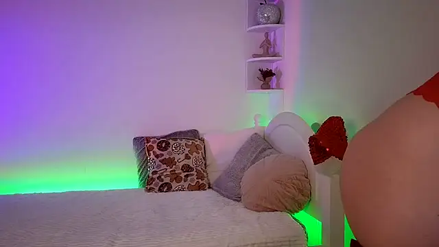 April wow online show from 01-08-26, 10:06