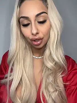 Snapshot of GoldenAmber chatting on 02-08-25, 01:44 GoldenAmber online show from 02-08-25, 01:44