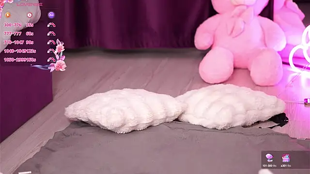 Snapshot of GoldenAmber chatting on 03-12-25, 11:01 GoldenAmber online show from 03-12-25, 11:01