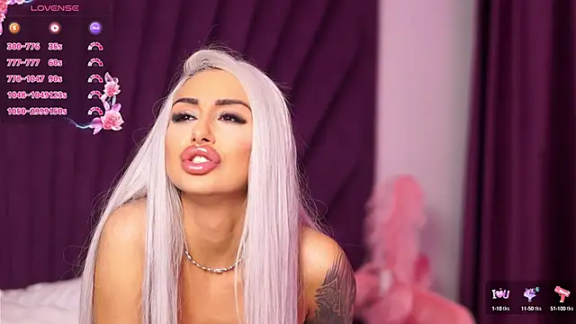 Snapshot of GoldenAmber chatting on 03-17-25, 11:00 GoldenAmber online show from 03-17-25, 11:00