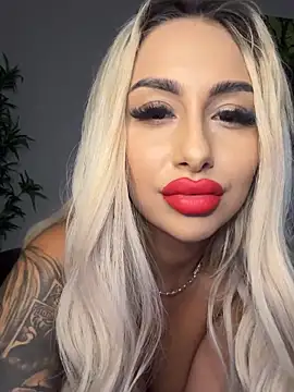 Snapshot of GoldenAmber chatting on 11-29-25, 07:06 GoldenAmber online show from 11-29-25, 07:06