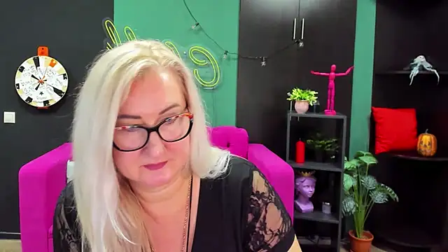 ChristyBrooks online show from 01-03-25, 01:47