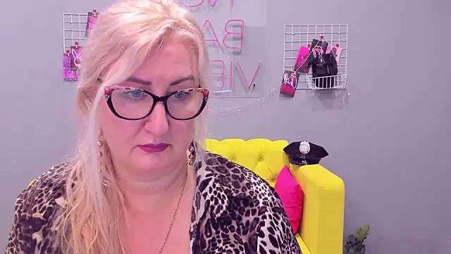 ChristyBrooks online show from 01-05-25, 01:36